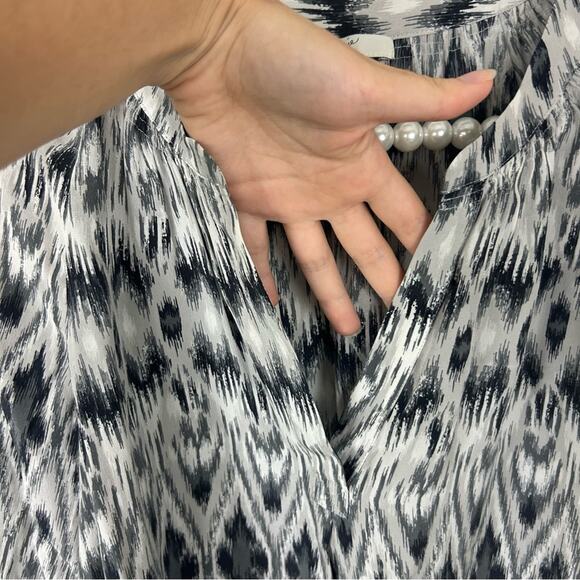 Joie Ikat Patterned 100% Silk Blouse Size XS - Picture 8 of 8